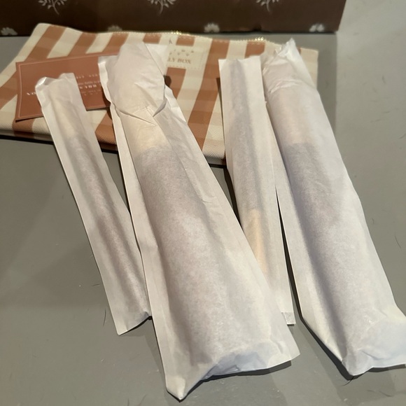 Jilly Box- Fall 2024 Evalina Beauty: Signature Brush Collection - Picture 2 of 2